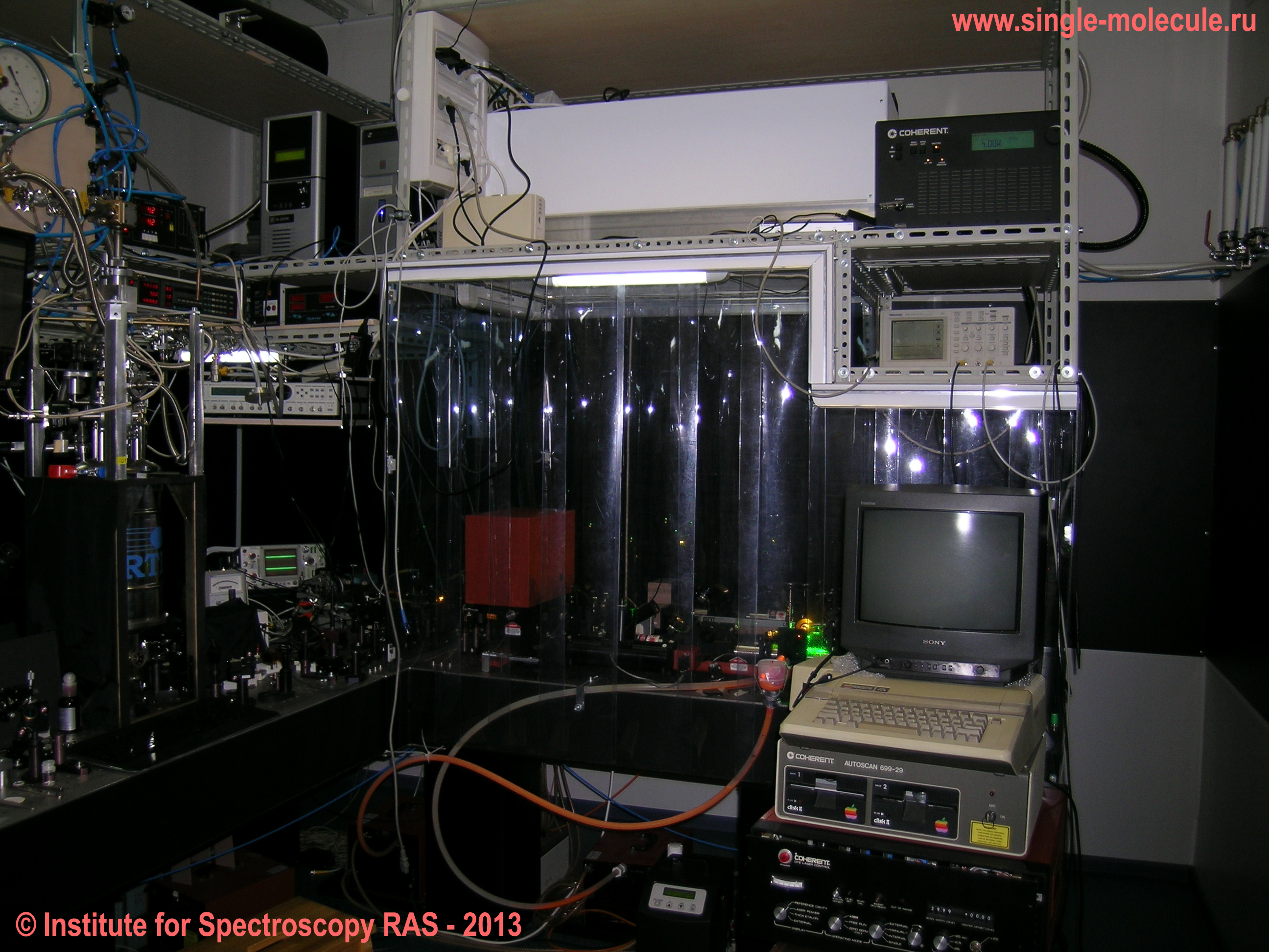 Измерительный комплекс для спектромикроскопии одиночных молекул, квантовых точек и наноструктур.