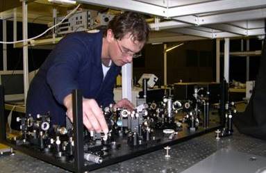 Работа в лаборатории атомной и нанооптики ИСАН (выпускник МФТИ, к.ф.-м.н. П.Н. Мелентьев)